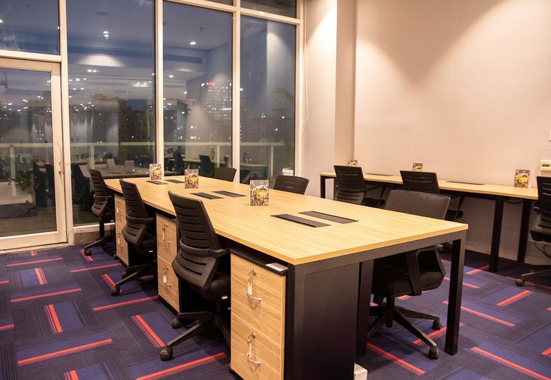 Desker image 3